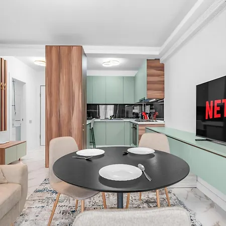 Apartment Modern With Balcony & Parking *