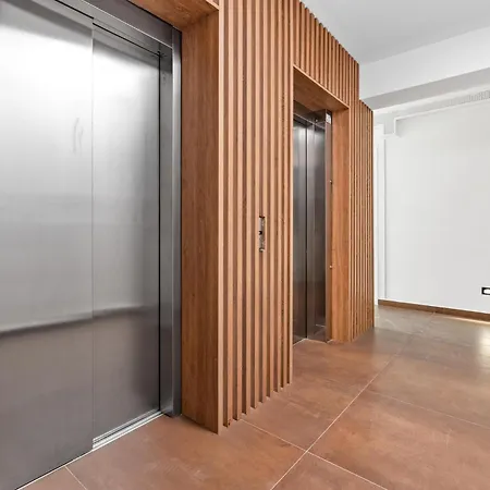 Modern With Balcony & Parking Bucharest